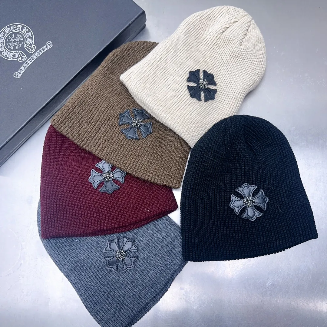 🆕Cro heart hooded knitted hat